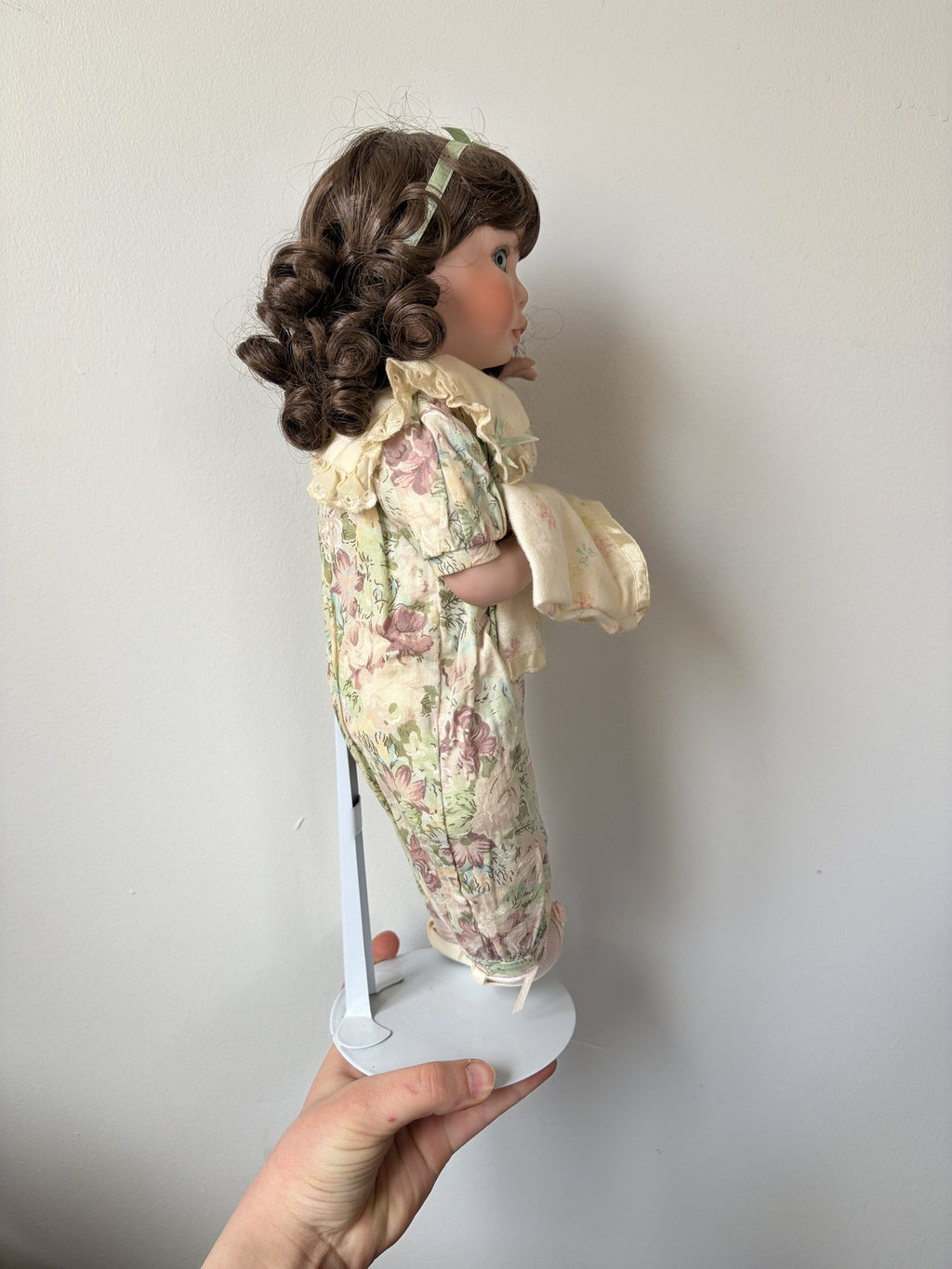 Edwin M. Knowles Porcelain Doll ‘Me and My Blankie’ My Closest Friend 1991