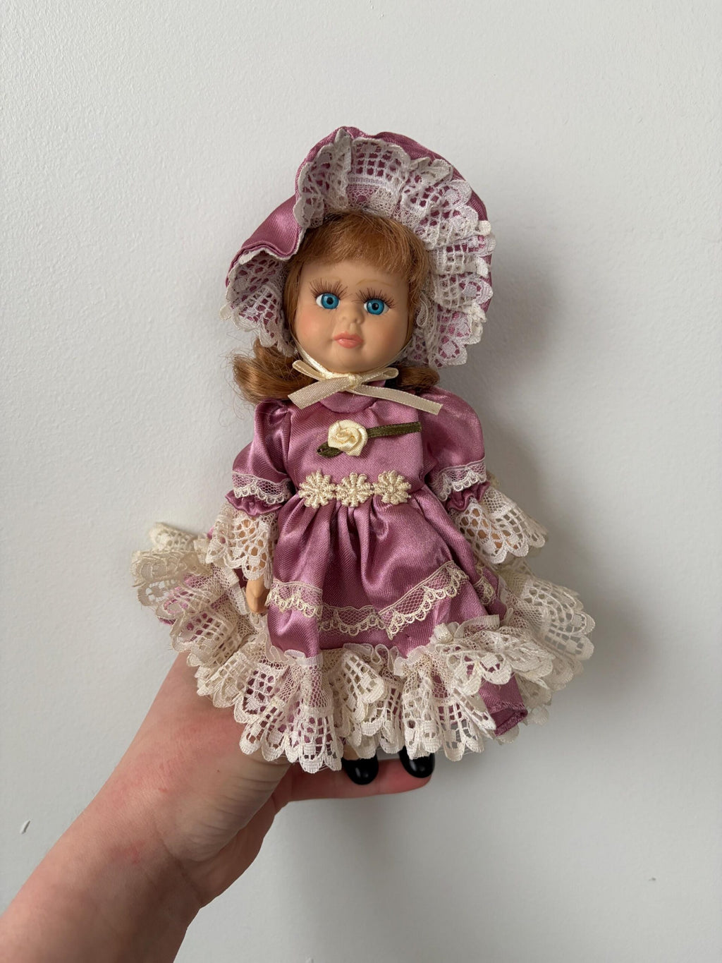 Lolita-Style Vintage Porcelain Doll — Movable Joints — 9″